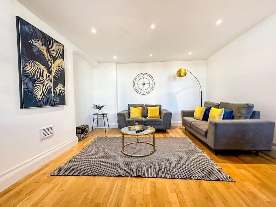 Newly Refurbished Luxury 3 Bedroom Apartment 伦敦 外观 照片